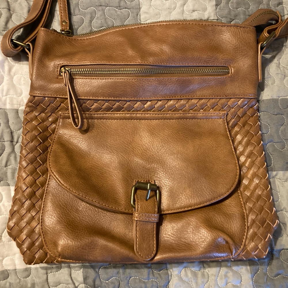 Cute brown purse! Has front zip pocket & a snap close front compartment as well.